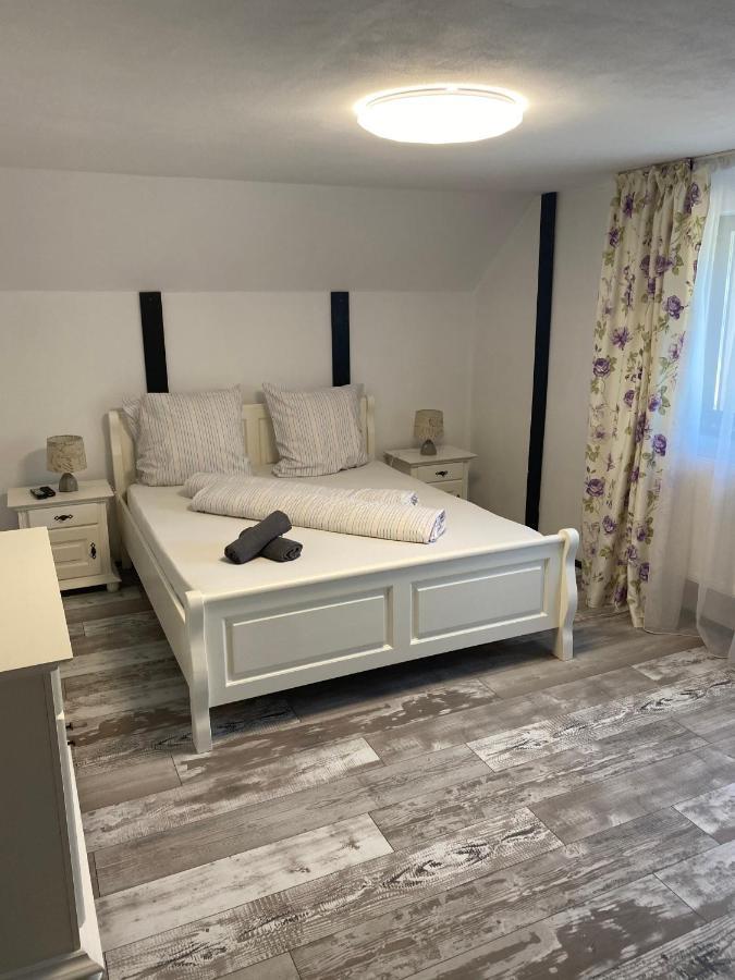 Vila Smiley Avrig Exteriör bild